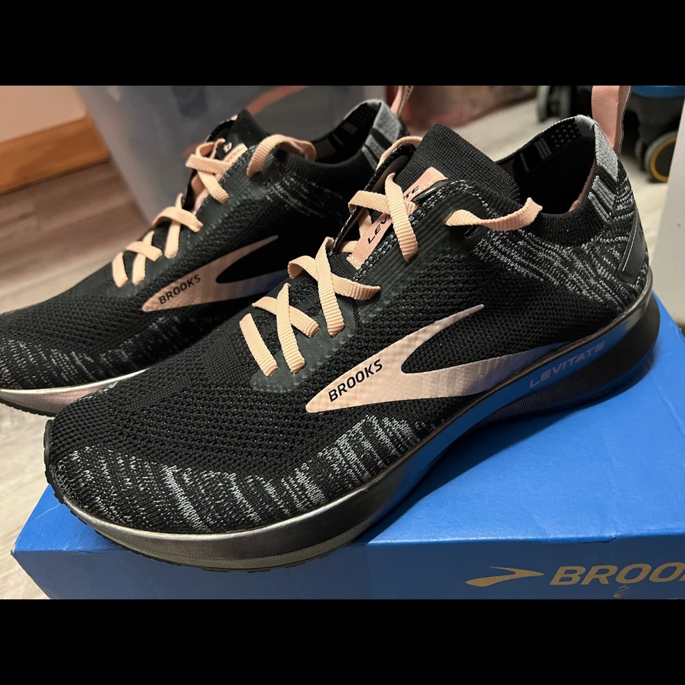 Brooks Levitate 4, womens size 9, new with box